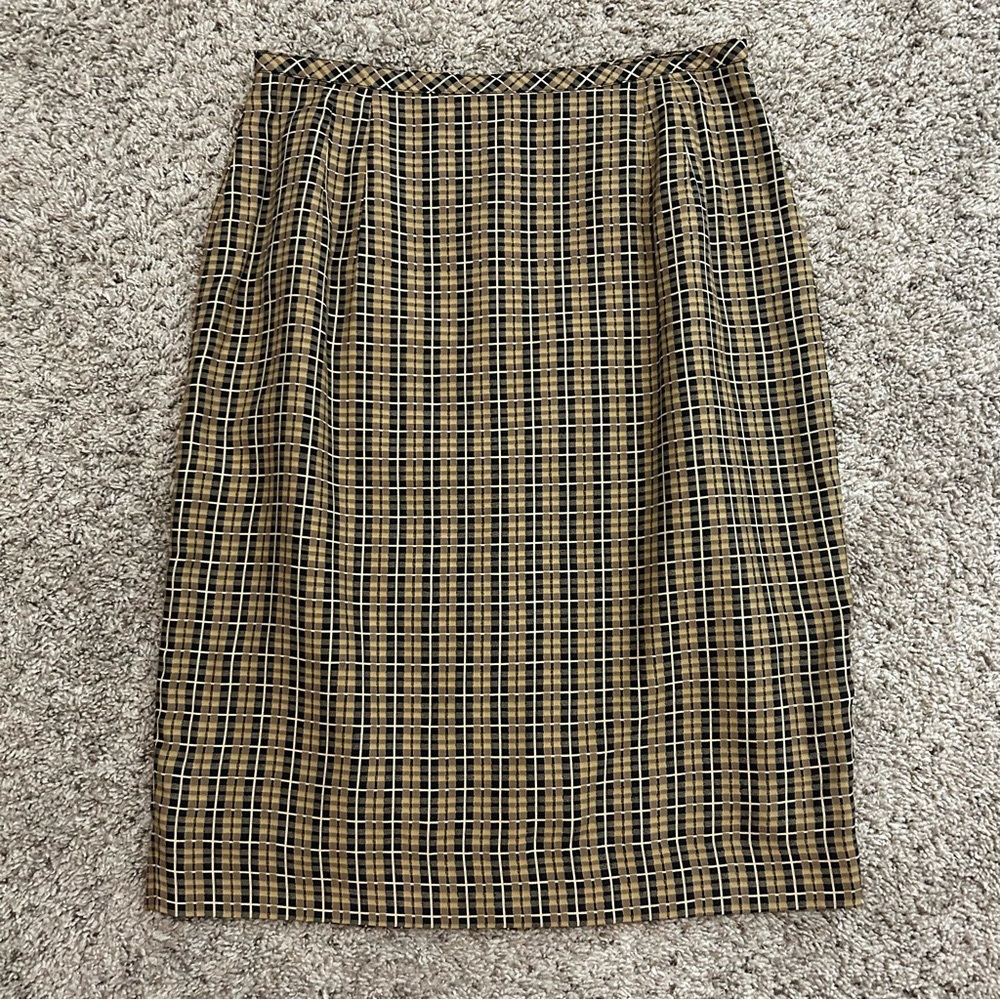Perri Cutten Ladies Size 12 Black and Gold Skirt